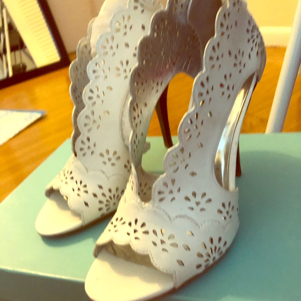 Gorgeous white leather Guess by Marciano heels